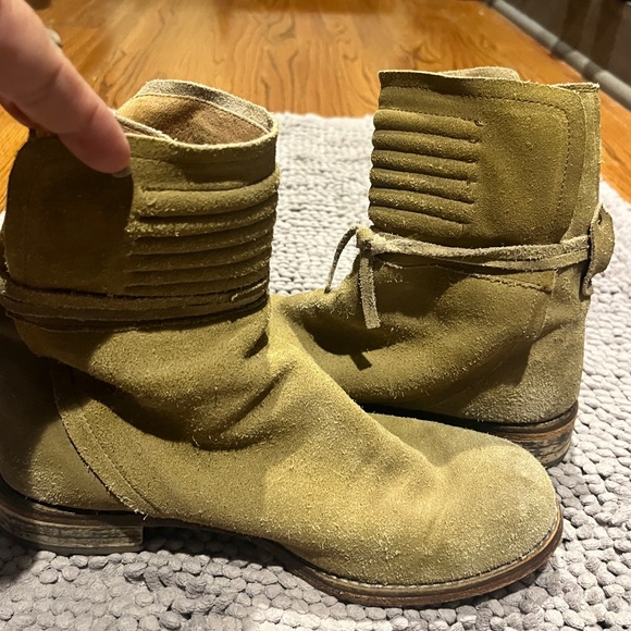 Free People Green Suede Cambridge booties size 7 - Picture 3 of 8